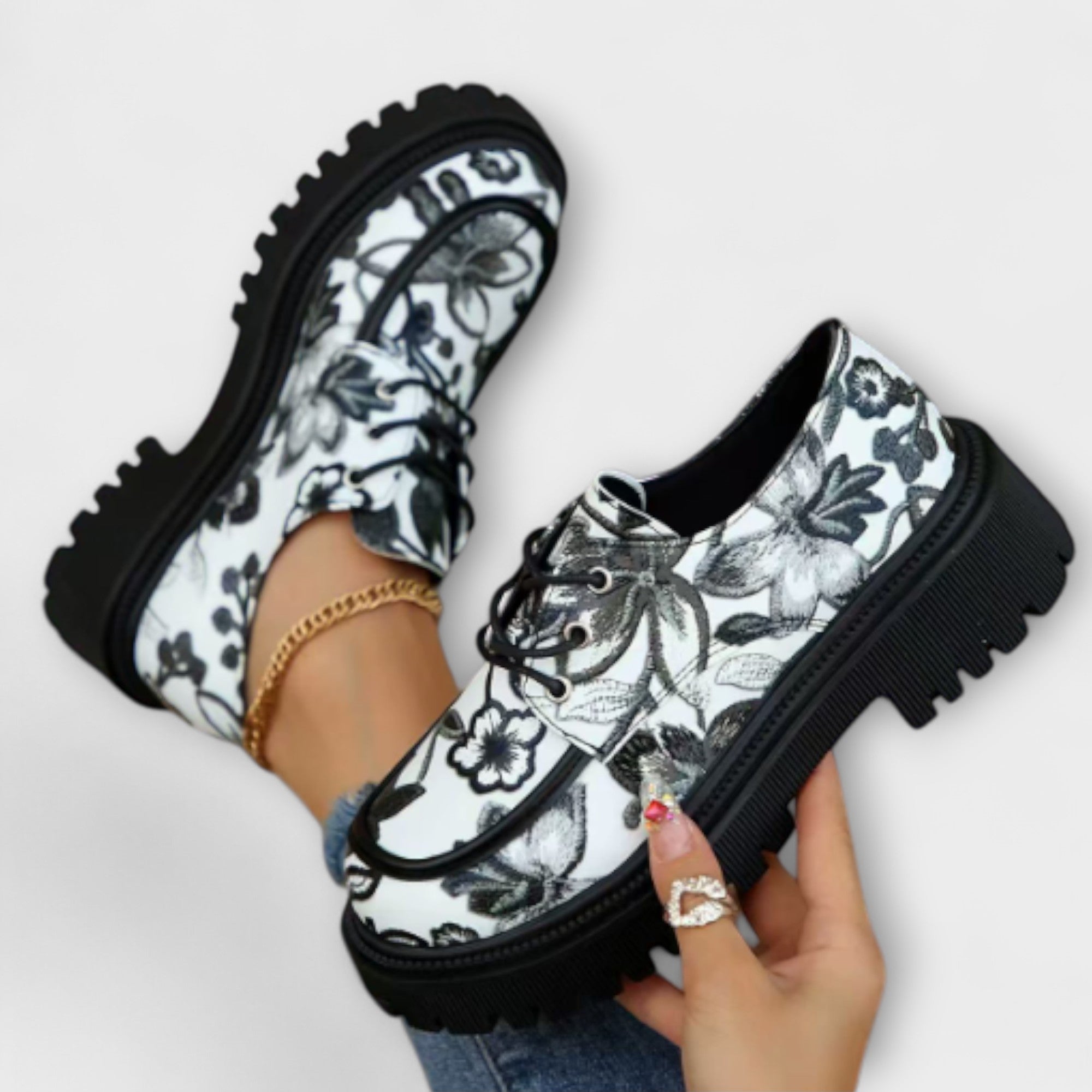Sieglinde - Mocassins rétro à motif floral