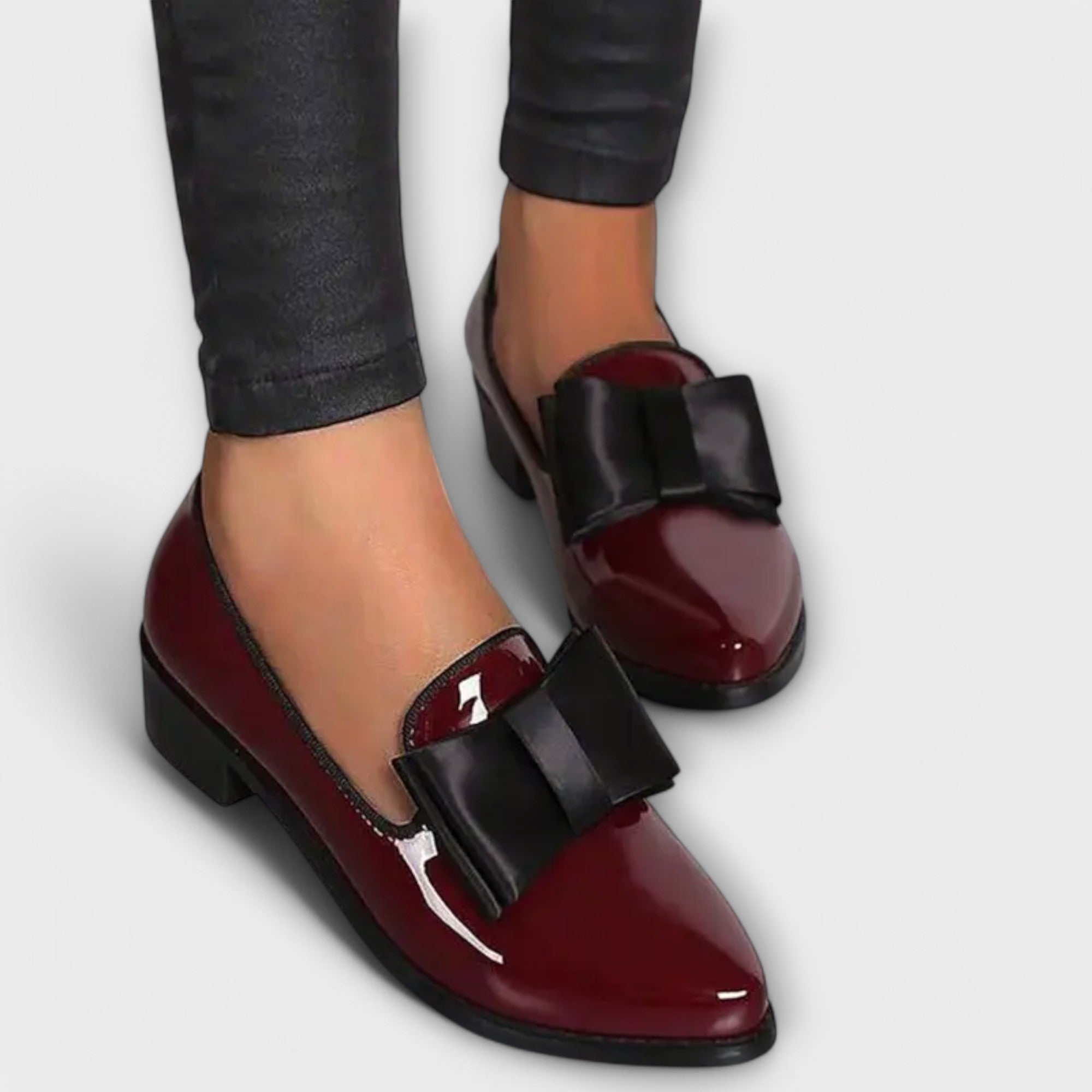 Helga - Ballerines plates en cuir verni rouge bordeaux avec nœud