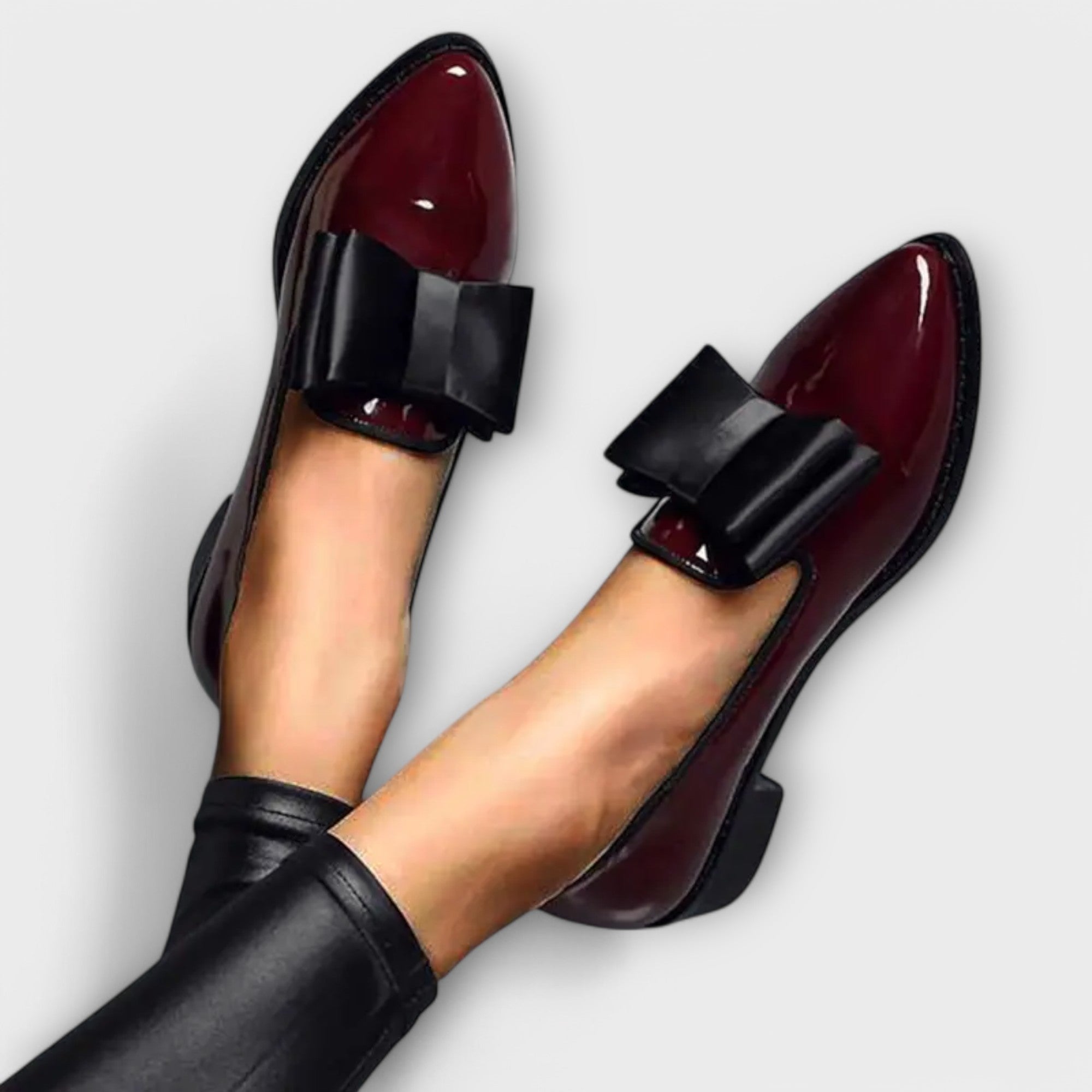 Helga - Ballerines plates en cuir verni rouge bordeaux avec nœud