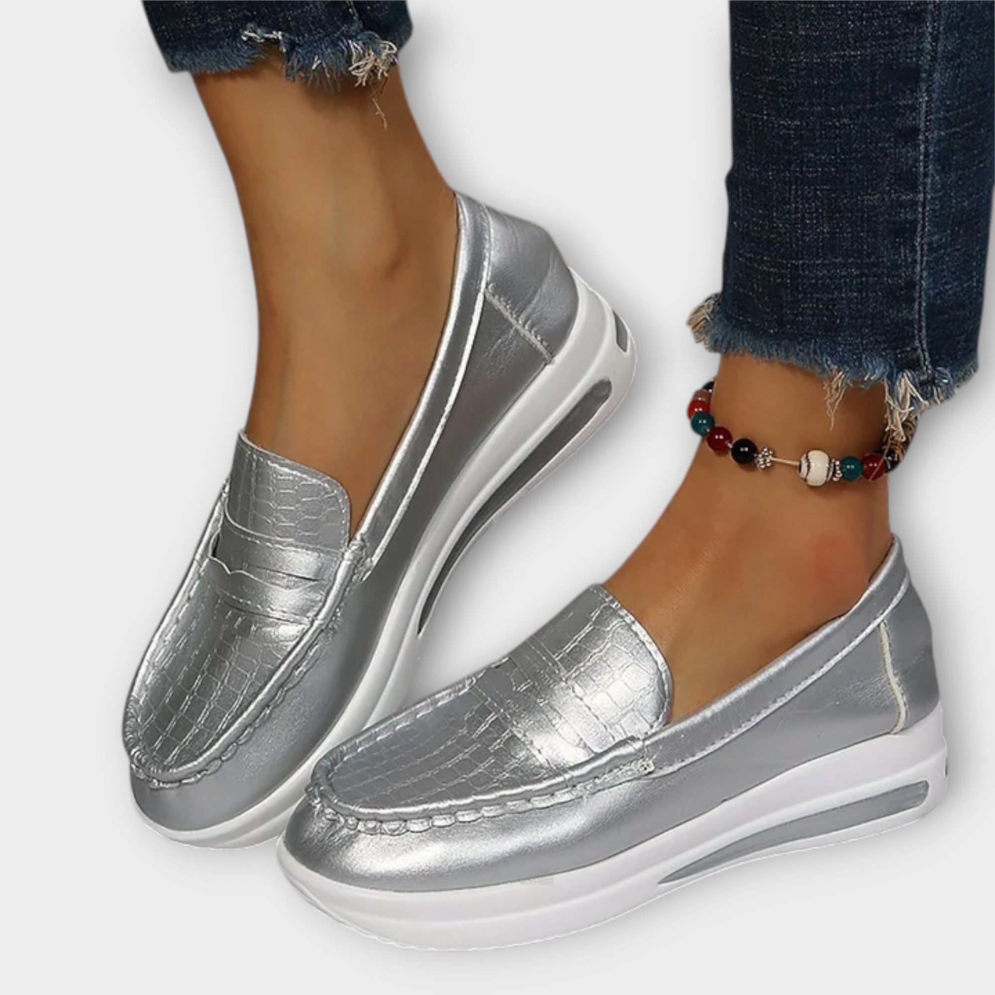 Annegret - Mocassins en cuir verni doré