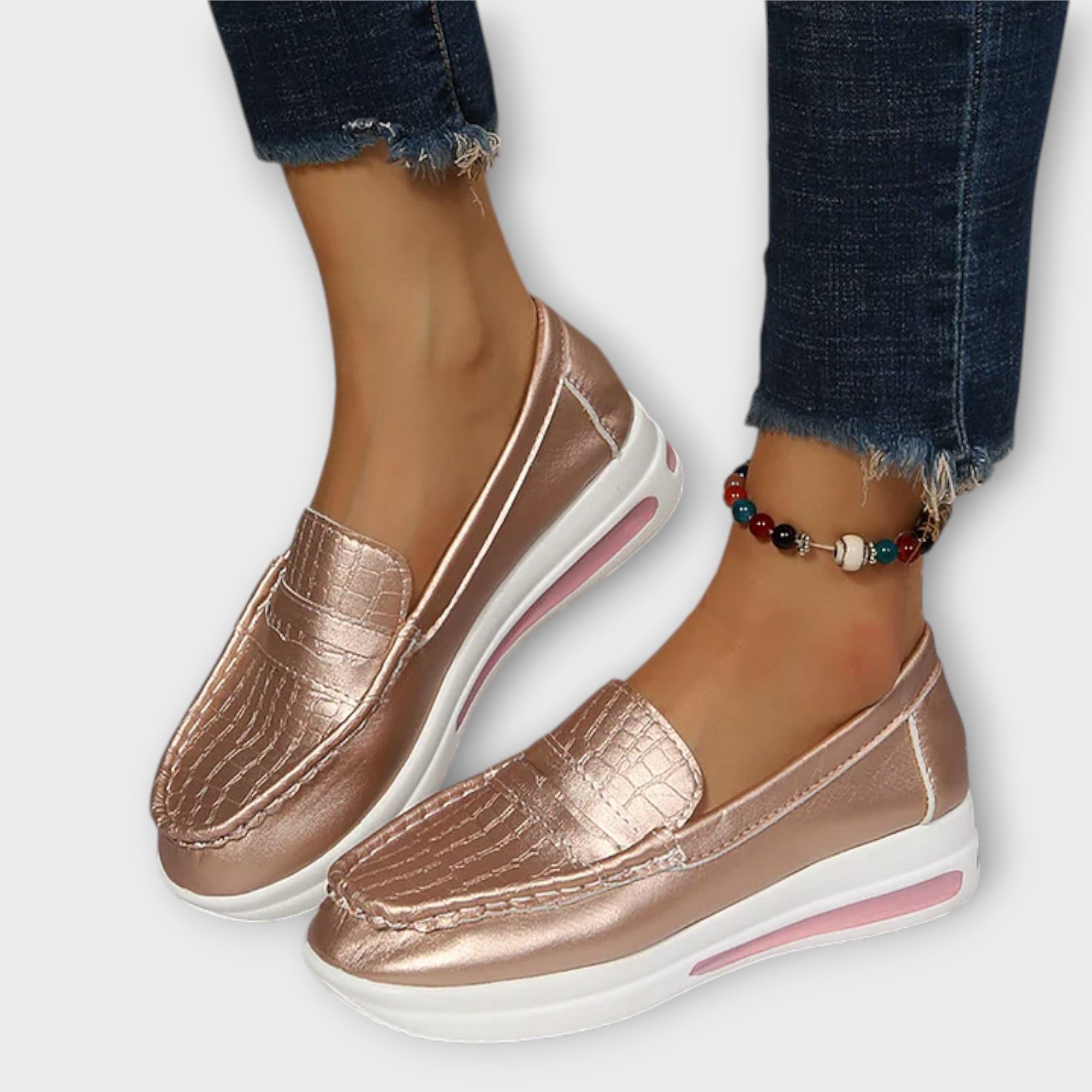 Annegret - Mocassins en cuir verni doré